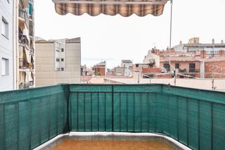 Pis  Calle roca i roca. Piso de 3 habitaciones y balcón con orientación sur