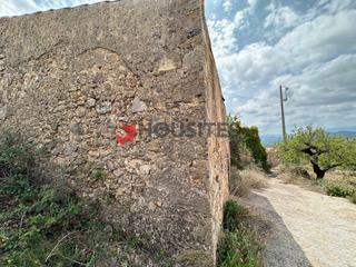 Masia a Helechosa de los Montes. Terreno y bancales