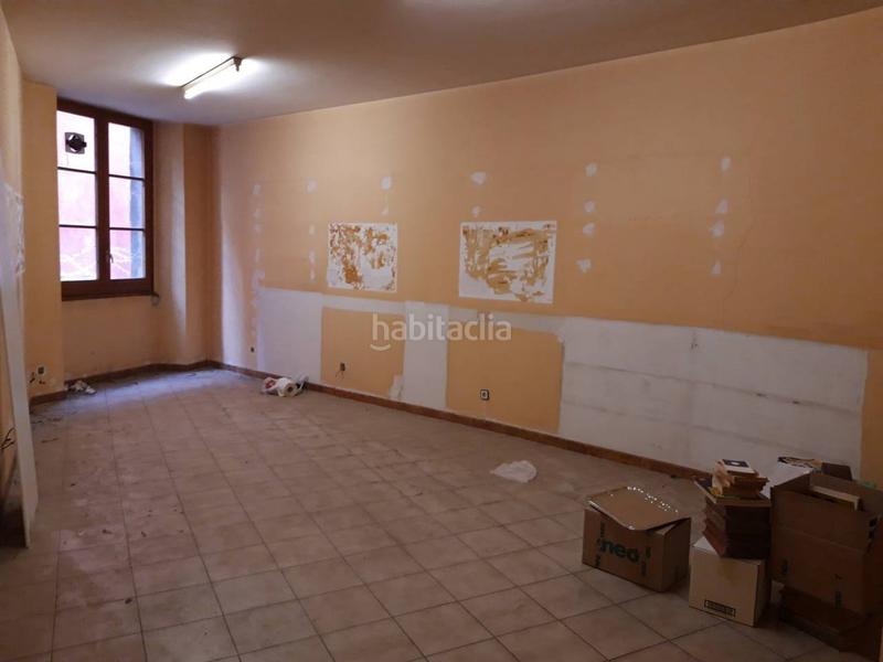 Foto a1cf4d1a-dc14-4a78-b49d-8bedb00a0baf. Alquiler oficina s en alquiler en Centre Vic