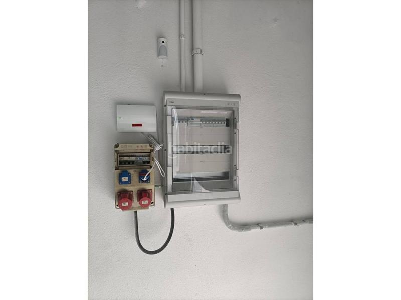 Foto 66a4db32-0c42-4172-a435-cd5758cc639e. Lloguer nau industrial a Nord Vic