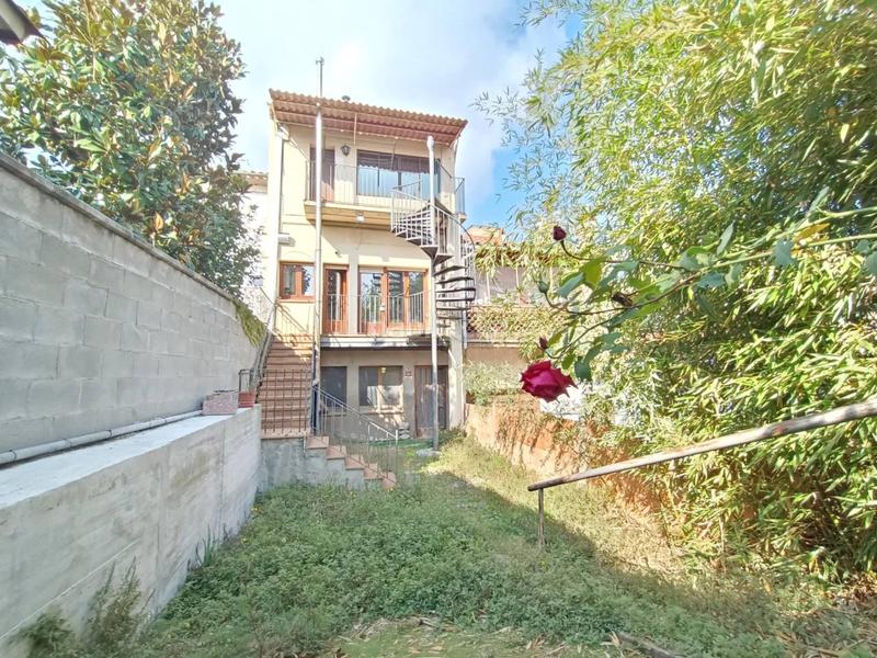 Foto 3963e1bb-f073-4b44-a097-68c42274eb5d. Casa  con jardín en venta en el centro en Centelles