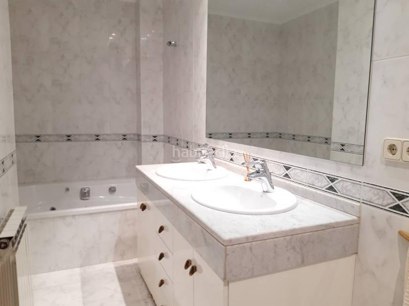 Foto 11f21dcf-08f1-46af-8f3a-f0d5544824a3. Rent duplex with heating parking in Nord Vic