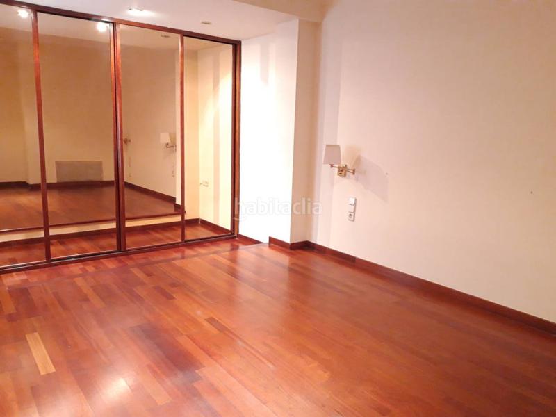 Foto dc7b12df-b7f1-48cb-9120-66770712aae5. Rent duplex with heating parking in Nord Vic