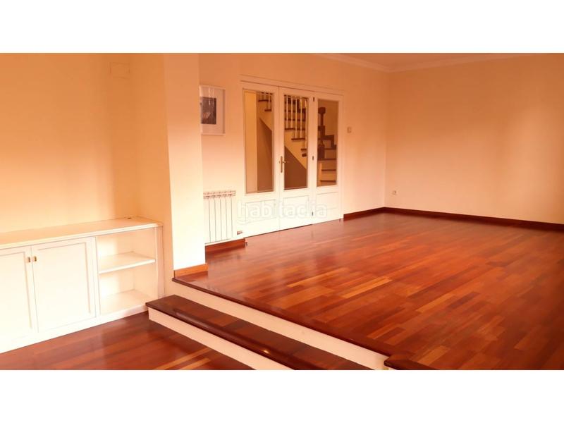 Foto f68c91d5-c967-4232-a3c2-7f5e15bdd62f. Rent duplex with heating parking in Nord Vic