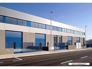 Industrial building in Caputxins-Ambulatori. Nave en venta