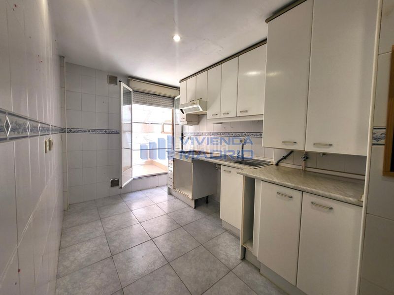 Foto 7d57eecb-1cff-45d2-b300-790b82be105c. Flat with heating in San Isidro Getafe
