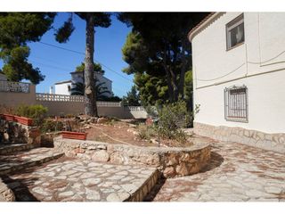 Chalet  Calle pinos. Chalet con 4 apartamentos independientes, ideal para inversión e