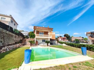 Xalet a Lliçà d´Amunt. Casa de 270 m2 con piscina