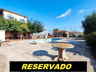 Chalet in Palau-solità i Plegamans. Gran casa con piscina