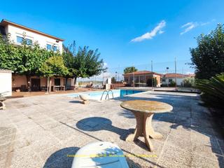 Xalet a Palau-solit i Plegamans. Gran casa con piscina