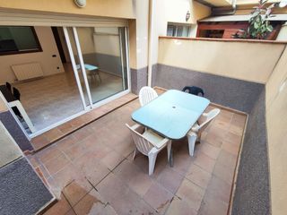 Flat  Carrer del tagamanent. Piso con patio de 13 m2