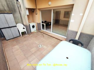 Pis  Carrer del tagamanent. Piso con patio de 13 m2