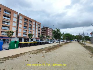Piso  Pasaje francesc ferrer i guardia. Con patio y parking.  parc central