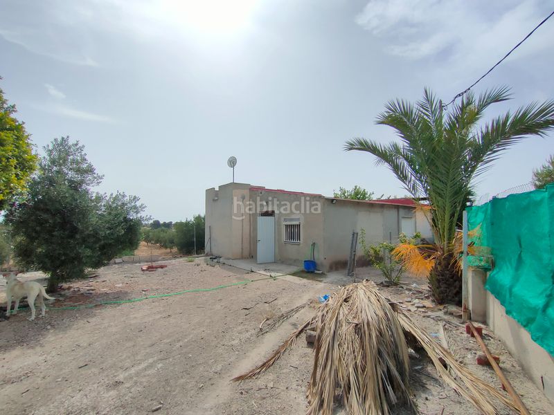 Foto dee59c92-f603-42a3-981a-5a4b50fbc6bf. Masia amb xemeneia aparcament a Torres de Cotillas (Las)