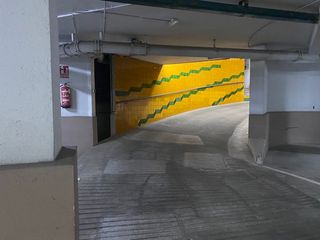 Alquiler Parking coche en Carrer francesc ciurana 25
