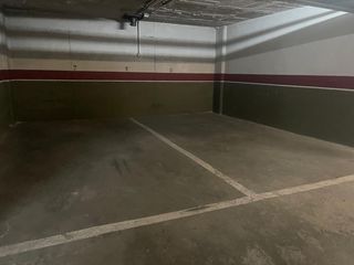 Miete Autoparkplatz in Carrer de mossèn baldiri reixac 62. Magnific pk doble amb porta basculant