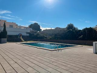 Ground floor  Carrer de pere quintana. Inmueble moderno junto a la playa con piscina y plaza de aparcam