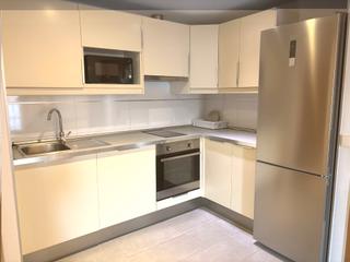 Rez-de-chaussée  Carrer de pere quintana. Inmueble moderno junto a la playa con piscina y plaza de aparcam