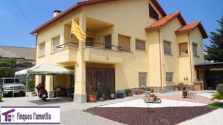 Xalet a Bigues i Riells. Torre con jardin y piscina