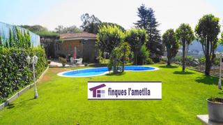 Xalet a Bigues i Riells. Torre con jardin y piscina y anexo con barbacoa