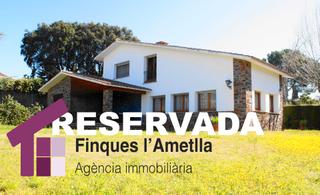 Chalet en Carrer eucaliptus 3. Exclusiva torre situada en can camp para actualizar