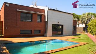 Chalet à Carrer pinar de can guineu 15. Exclusiva torre situada en can camp