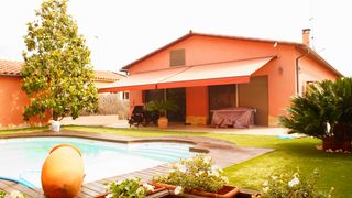 Chalet in Ametlla del Vallès (L´). Torre reformada y con piscina en el centro