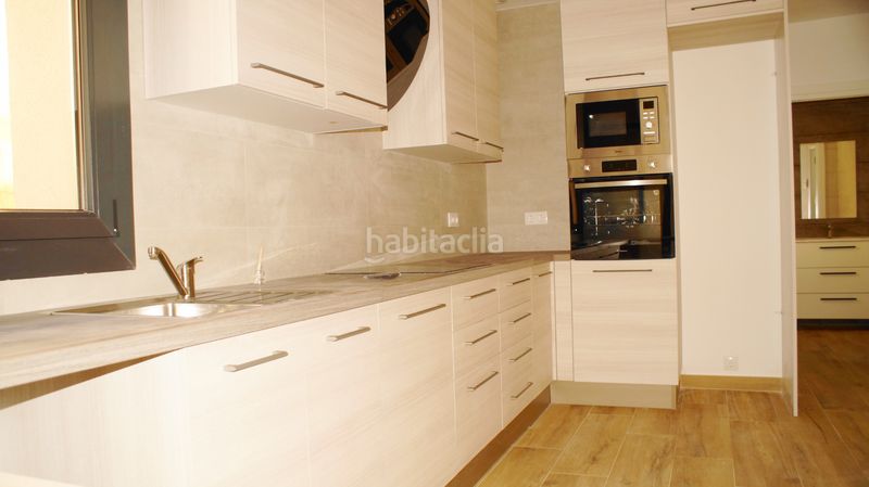 Foto 567d8e99-ebc1-4926-a872-fec2be287325. Casa aparellada amb calefacció aparcament a Santa Eulàlia de Ronçana