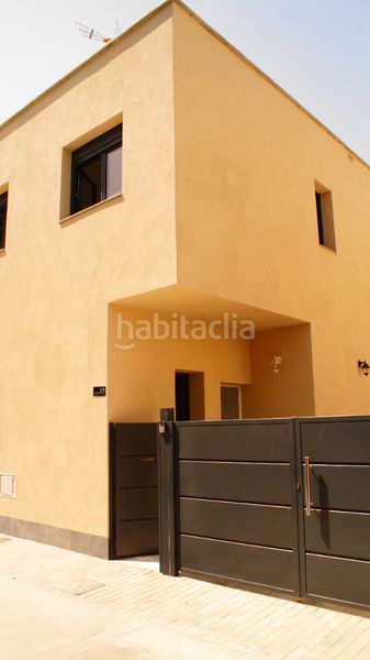 Foto 617718e1-8c0f-45dd-9740-6b53aa5fdf42. Casa aparellada amb calefacció aparcament a Santa Eulàlia de Ronçana