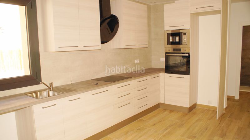 Foto e1969902-8f83-4e10-85b7-178b212d7c41. Casa aparellada amb calefacció aparcament a Santa Eulàlia de Ronçana