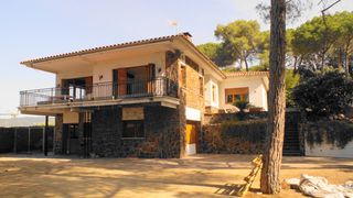 Affitto Chalet in Bigues i Riells del Fai. Torre con piscina y gran jardín
