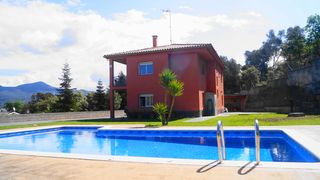 Chalet in Bigues i Riells del Fai. Torre con piscina en can traver