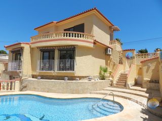 Chalet  Urbanizacin caleta. Calpe  villa con estudio de invitados a solo 600 metros del ma