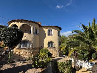 Xalet a Maryvilla. Calpe – ¡villa con vistas al mar en excelente estado y 2 apartam