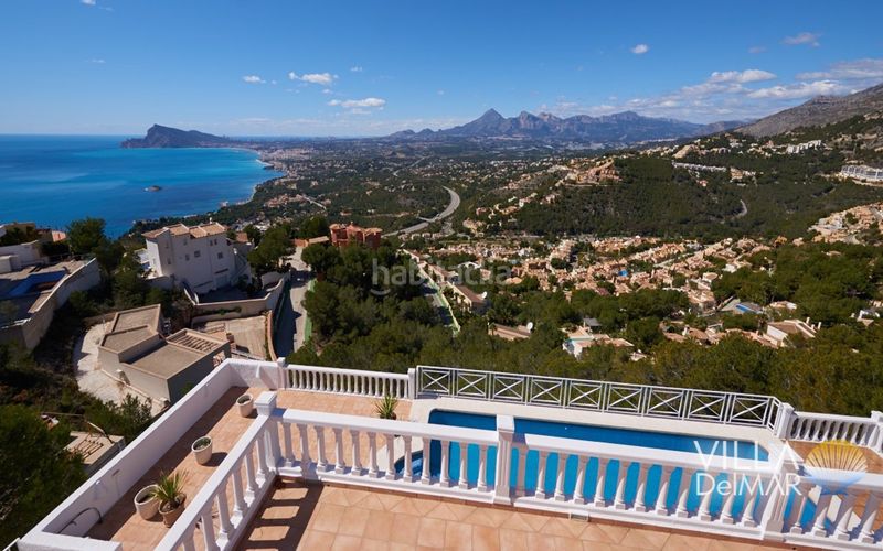 Foto a62df512-15e8-4b50-bab2-5808682739d0. Xalet amb xemeneia calefacció aparcament piscina a Altea