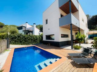 Maison  Carrer marc pastor. Casa unifamiliar amb 4 suites, solàrium de 100m2, piscina i a no