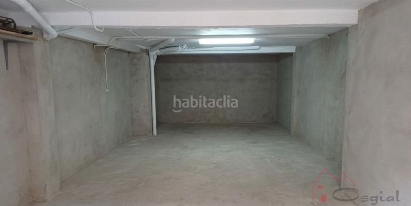 Foto 94a810be-5fe0-465e-92c8-c39595583807. Aparcament cotxe a Alcácer