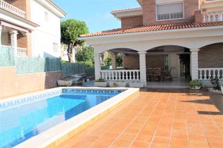 Chalet en Carrer costes del garraf 74. "el hogar que busca"