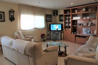 Towny house in Avinguda sis camins 7. ¡tu casa, tu negocio!