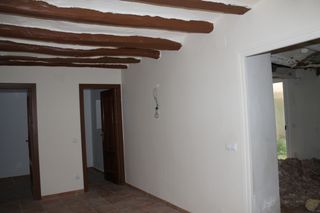Casa adossada a Plaça de sant roc 9. ¡casa de pueblo!