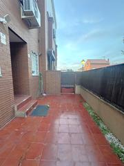 Pis en Centro - Barrio las Doscientas. Gestin guadalajara vende bajo con patio en azuqueca de henares.