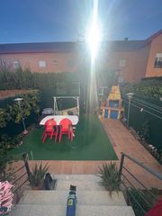 Casa adossada a Postas. Gestión guadalajara vende chalet adosado de 218 m2 en una parcel