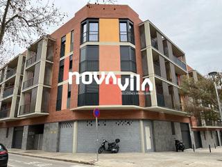 Lloguer Local Comercial a Torre-roja-Campreciós. Amplio local esquinero ideal para despachooficina o pequeño nego