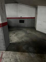 Autoparkplatz in Centre. Plaza de parking con trastero  ideal para coche mediano