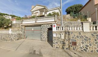 Casa  Avenida antoni gaudi. Casa en venta en alella parc  excelente oportunidad de reforma