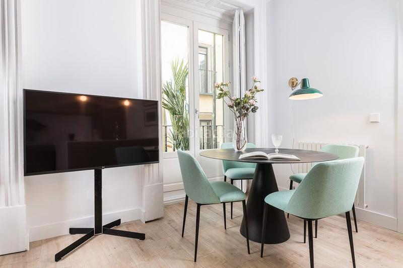 Foto d4f7834b-bfe8-41bb-ac41-f3d5d4c41f0a. Piso espectaculares pisos para entrar a vivir. en Madrid