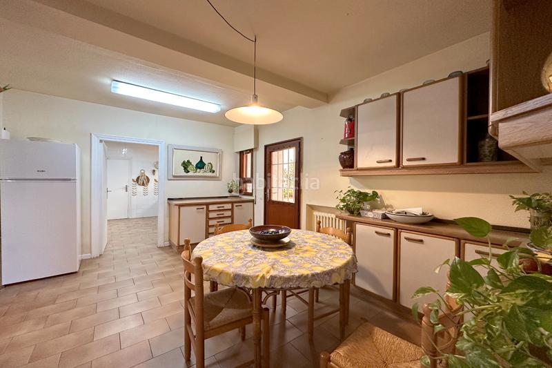 Foto 0cfba8d6-cbfe-4c2a-91be-1ff46283ef1f. Casa amb xemeneia aparcament piscina a Somosaguas Pozuelo de Alarcón