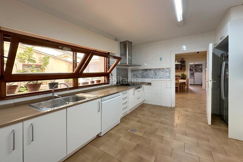 Foto 8bc9e06c-0931-43bd-908a-7f8bd86455e3. Casa amb xemeneia aparcament piscina a Somosaguas Pozuelo de Alarcón