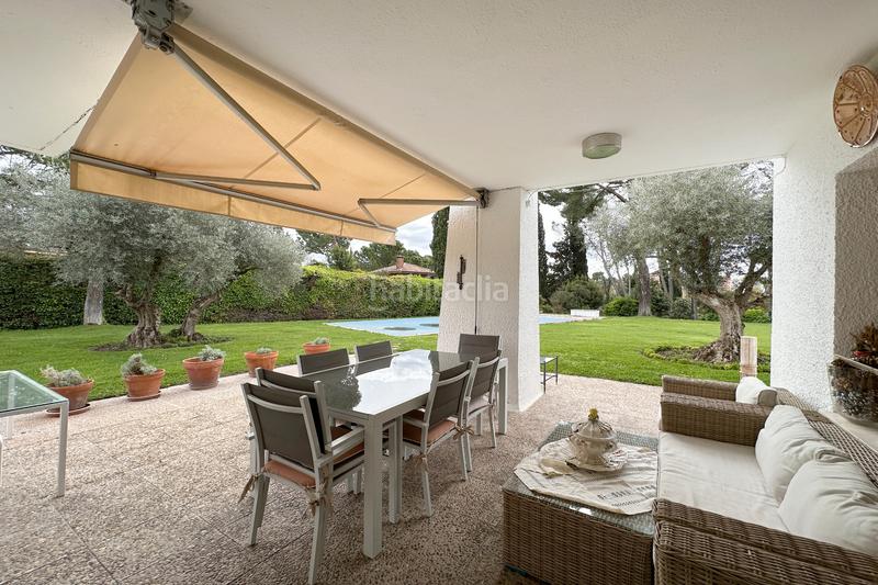 Foto 91d33424-f8af-47b2-8574-fa5d295cda08. Casa amb xemeneia aparcament piscina a Somosaguas Pozuelo de Alarcón