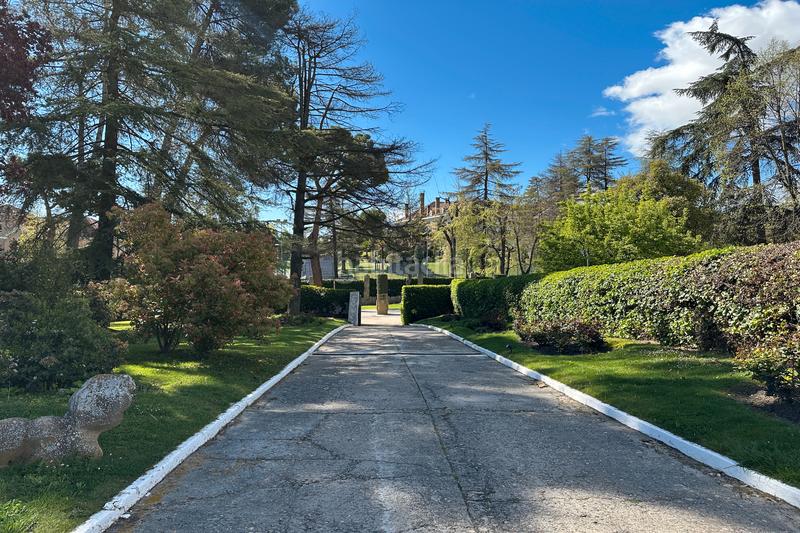 Foto 9767334e-2909-45d8-8a38-9d153ad718ad. Casa amb xemeneia aparcament piscina a Somosaguas Pozuelo de Alarcón